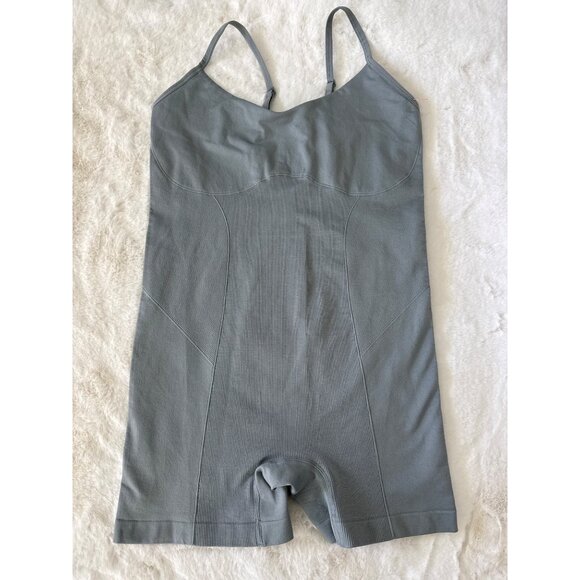 Colsie Grey sculpted seamless romper, size Large New - Picture 3 of 5